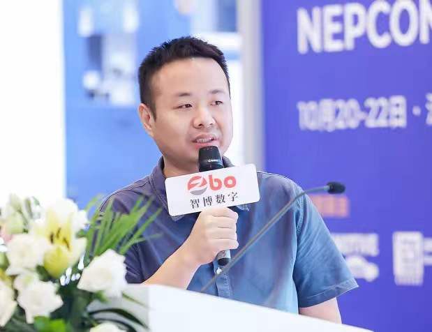 Být nejsilnějším mozkem inteligentních servisních robotů