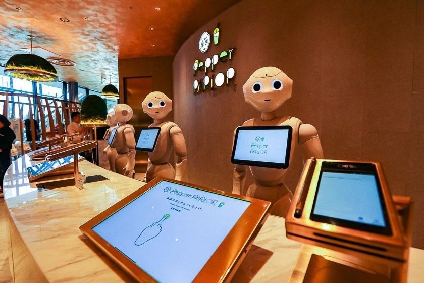 Aplikace mini počítače v AI v gastronomickém průmyslu